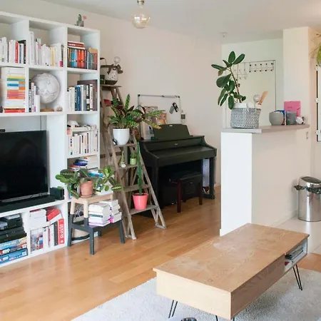 Lovely Spacious Bright Two-room Apt In Bastille Parigi