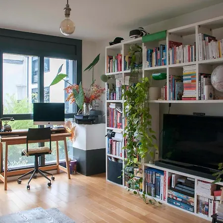Lovely Spacious Bright Two-room Apt In Bastille Parigi